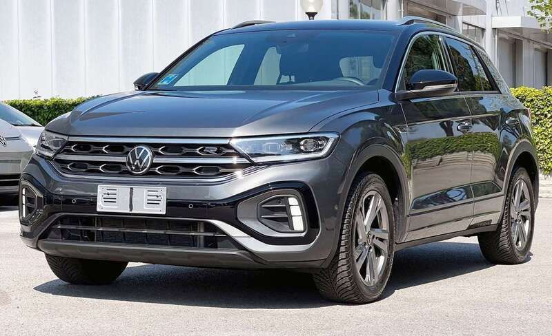 Usata VW T-Roc R-line 150 CV (110 kW) 2024 Indyum grey SUV