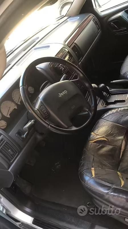 Usata Jeep Grand Cherokee 163 CV (119 kW) 2002 Grigio SUV