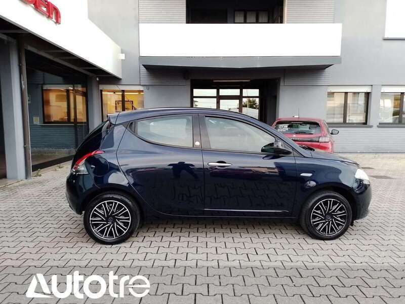 Usata Lancia Ypsilon Gold 69 CV (50 kW) 2018 Blu/azzurro Utilitaria