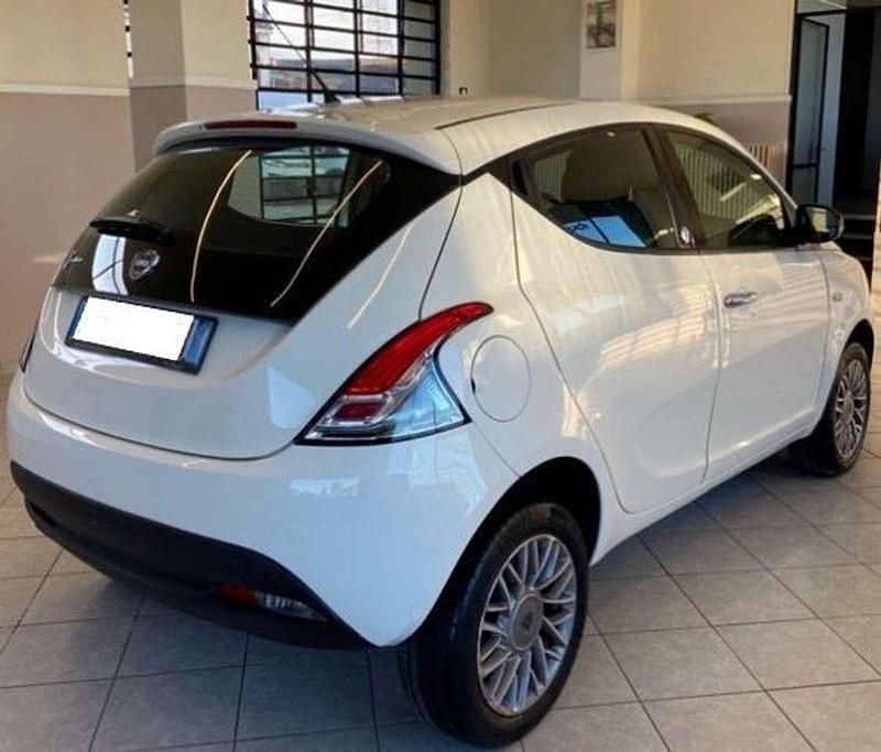 Usata Lancia Ypsilon Gold 86 CV (63 kW) 2013 Bianco Utilitaria