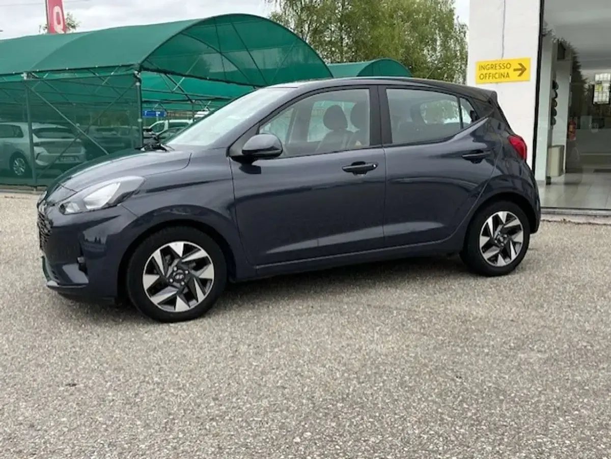 Usata Hyundai i10 63 CV (46 kW) 2024 Grigio Utilitaria