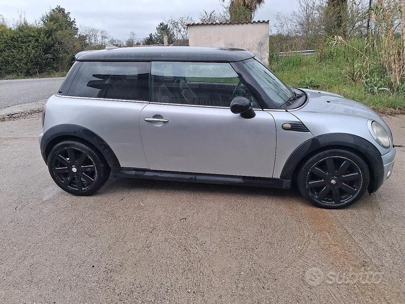 Usata Mini Cooper 110 CV (80 kW) 2009 Grigio Utilitaria
