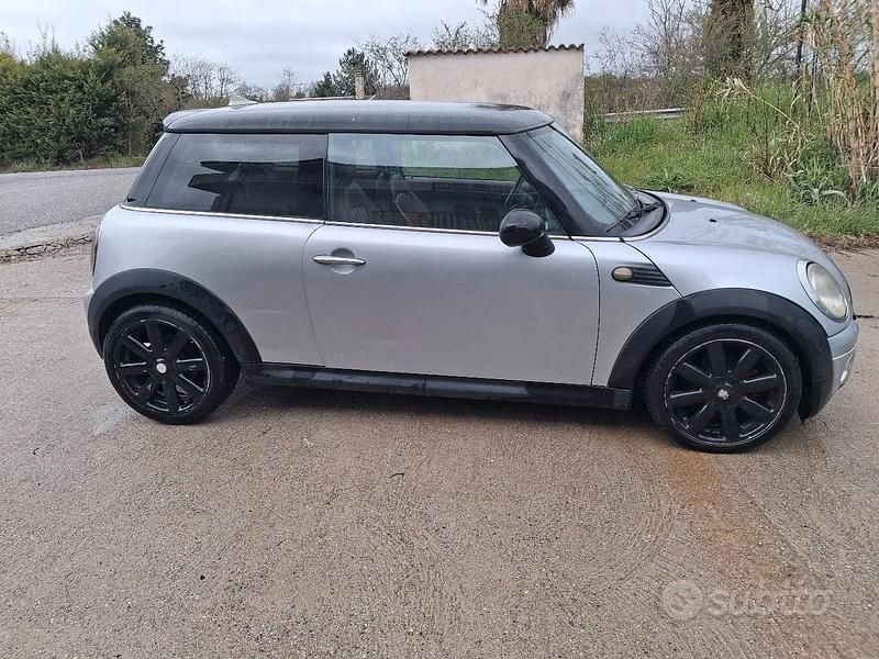 Usata Mini Cooper 120 CV (88 kW) 2009 Grigio Utilitaria