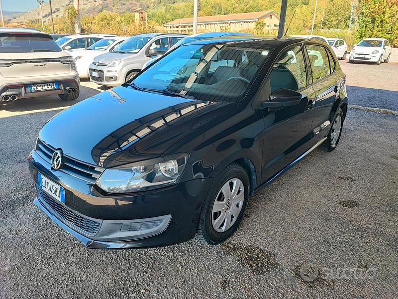 Nero Usata 2011 VW Polo Comfortline Tre volumi | 6300 € (Cara) - Immagine 1/4