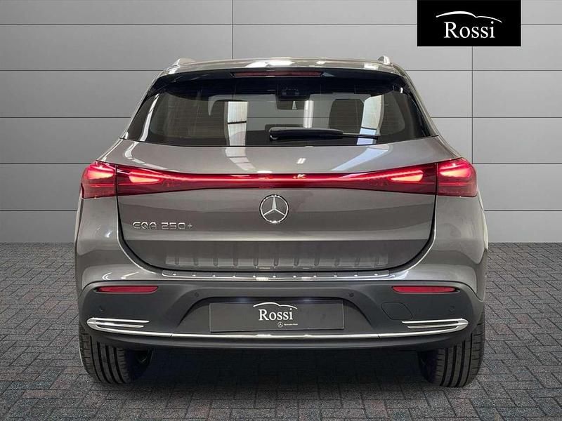 Nuova Mercedes EQA250+ 139 kW (190 CV) 2026 Grigio montagna SUV
