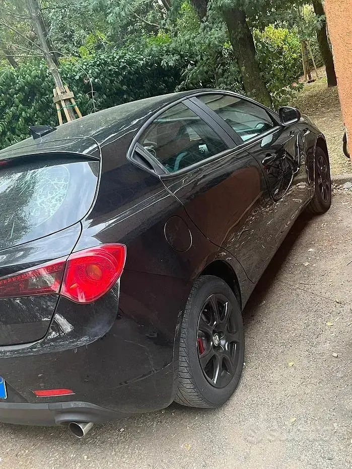 Usata Alfa Romeo Giulietta 140 CV (102 kW) 2012 Nero Utilitaria