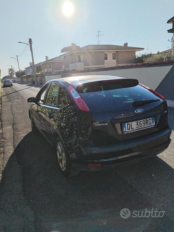 Usata Ford Focus 116 CV (85 kW) 2007 Nero Berlina