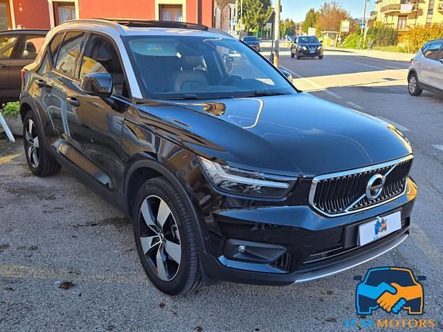 Usata Volvo XC40 Momentum 190 CV (139 kW) 2019 Nero SUV
