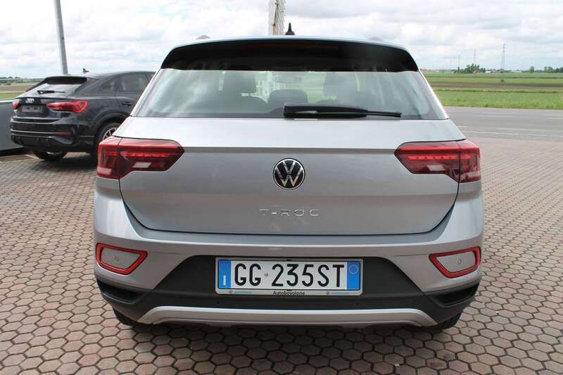 Usata VW T-Roc Life 116 CV (85 kW) 2022 Pyrit silver SUV