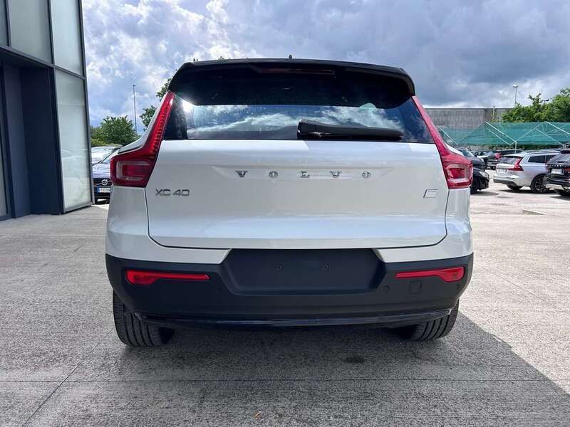 Nuova Volvo XC40 Plus 127 kW (174 CV) 2025 Cristal white SUV