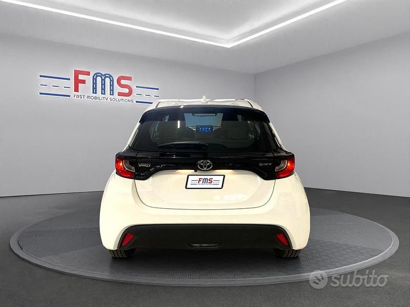 Usata Toyota Yaris Hybrid Active 158 CV (116 kW) 2025 Bianco Utilitaria