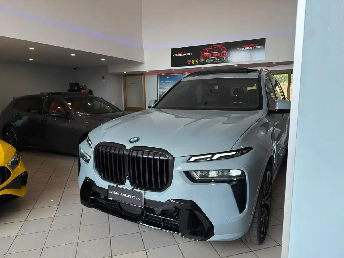 Usata BMW X7 339 CV (249 kW) 2023 Grigio SUV
