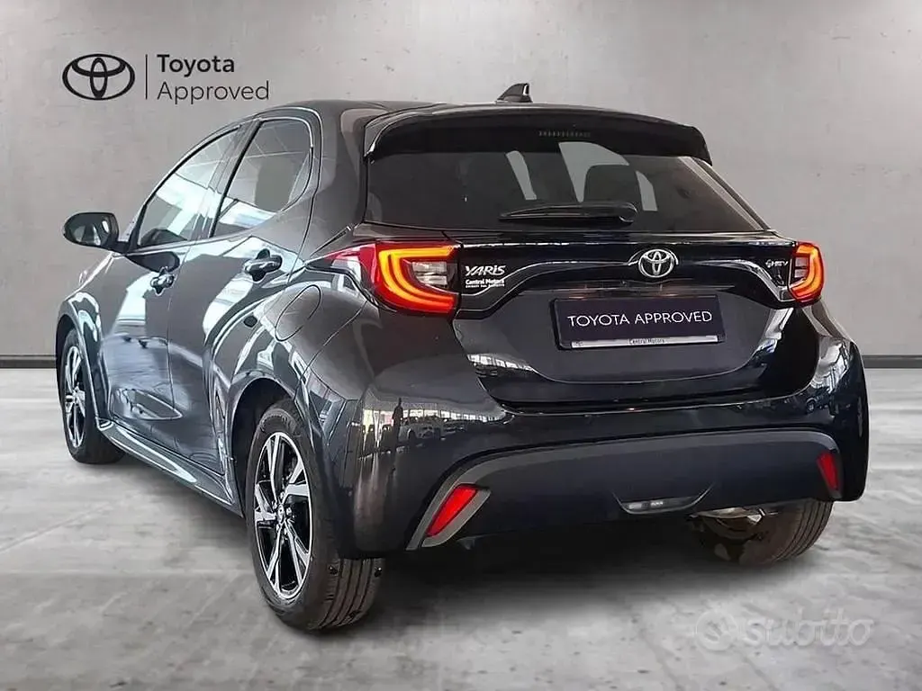 Usata Toyota Yaris Hybrid Trend 116 CV (85 kW) 2025 Black met Berlina