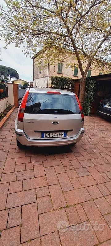 Usata Ford Fusion Collection 68 CV (50 kW) 2004 Grigio Utilitaria