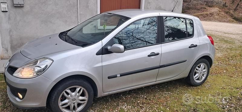 Usata Renault Clio III 65 CV (47 kW) 2006 Grigio Berlina