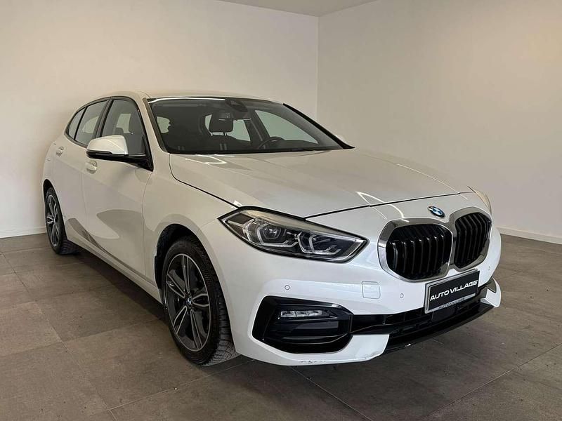 Usata BMW 118 Sport Line 150 CV (110 kW) 2021 Mineral white Utilitaria