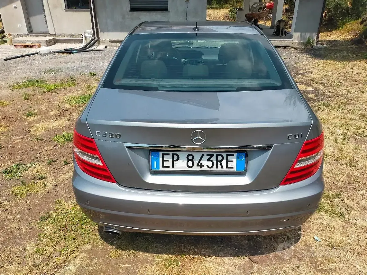 Usata Mercedes C220 170 CV (125 kW) 2013 Grigio Berlina