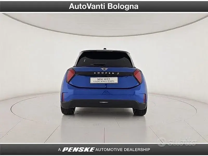 Usata Mini Cooper SE Favoured 160 kW (218 CV) 2025 Blu Utilitaria