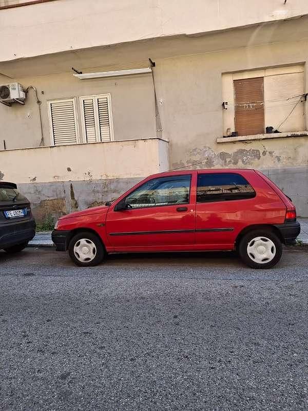 Usata Renault Clio 54 CV (39 kW) 1992 Rosso Berlina