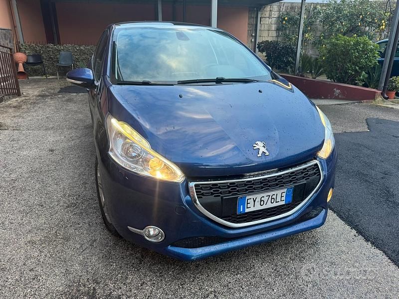 Usata Peugeot 208 92 CV (67 kW) 2015 Blu Utilitaria