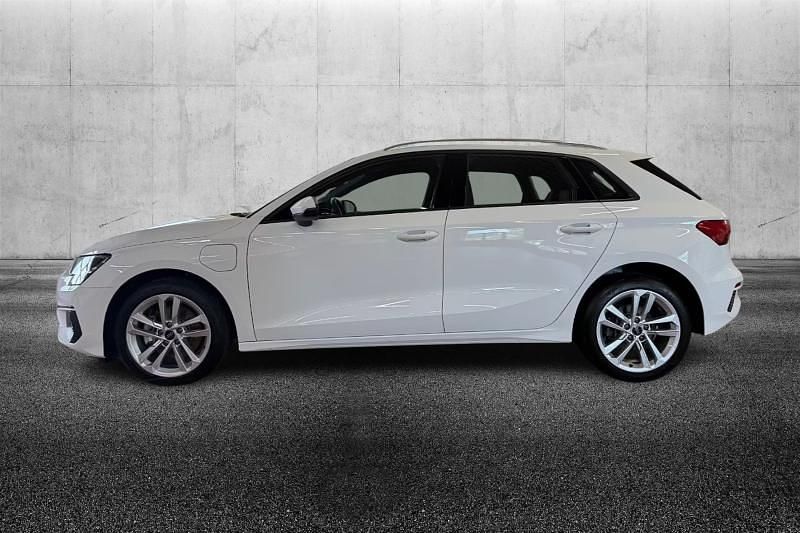 Usata Audi A3 e-tron Design 204 CV (150 kW) 2023 Bianco metallizzato Utilitaria