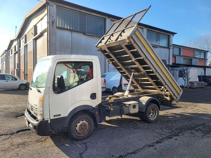 Bianco Usata 2010 Nissan Cabstar Pick-up | 8200 € - Immagine 1/4