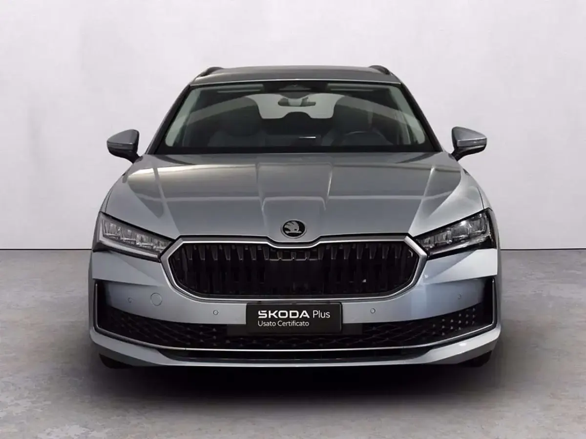 Usata Skoda Superb Selection 150 CV (110 kW) 2024 Argento pebble metallizzato Station wagon