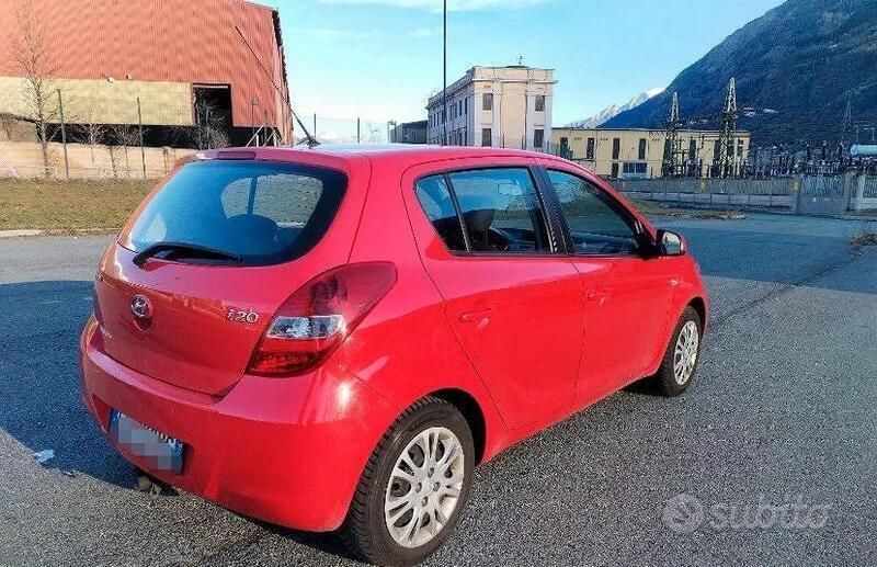 Usata Hyundai i20 78 CV (57 kW) 2010 Rosso Utilitaria
