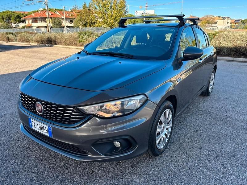 Usata Fiat Tipo Lounge 95 CV (69 kW) 2017 Grigio Berlina