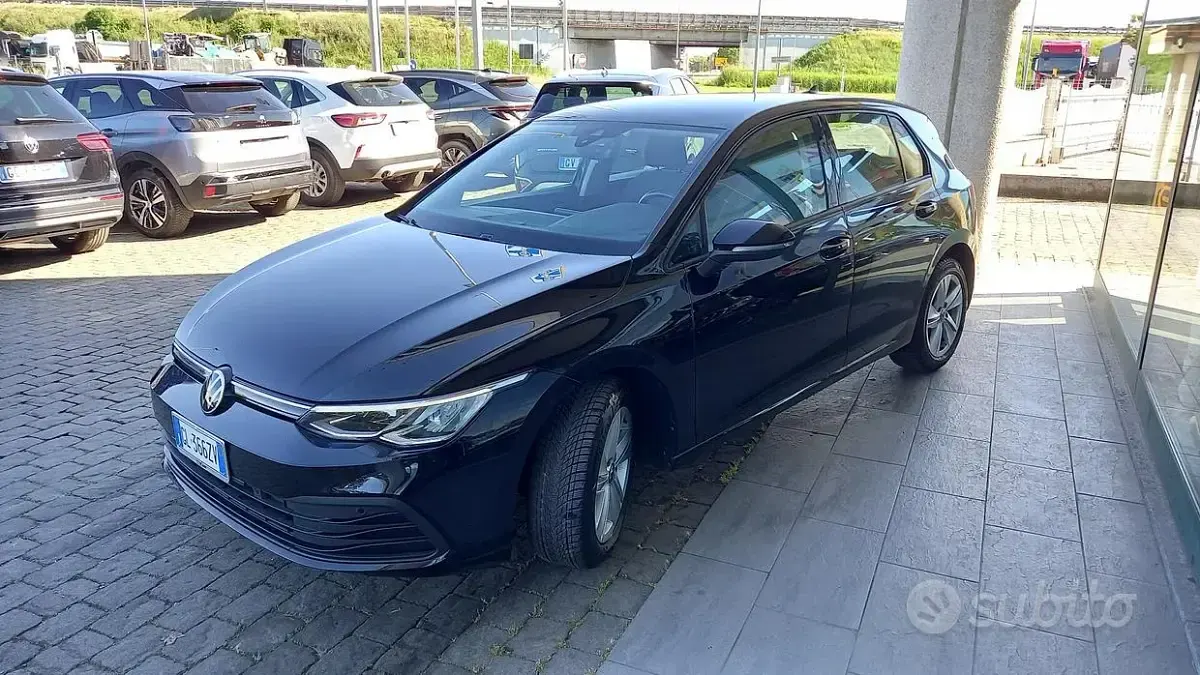 Usata VW Golf VIII Life 116 CV (85 kW) 2022 Nero Berlina