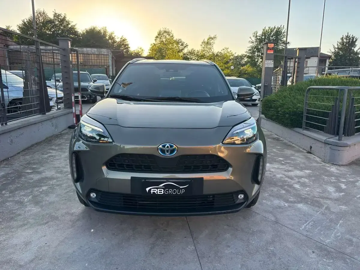 Begagnad Toyota Yaris Cross Trend 92 HK (67 kW) 2022 Grå SUV
