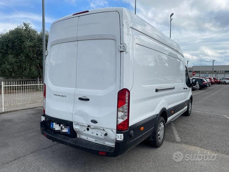 Usata Ford Transit Trend 170 CV (125 kW) 2022 Bianco pastello Berlina