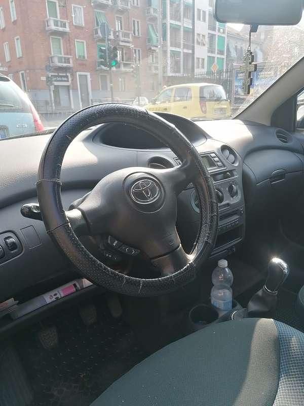 Usata Toyota Yaris Sol 69 CV (50 kW) 2005 Berlina