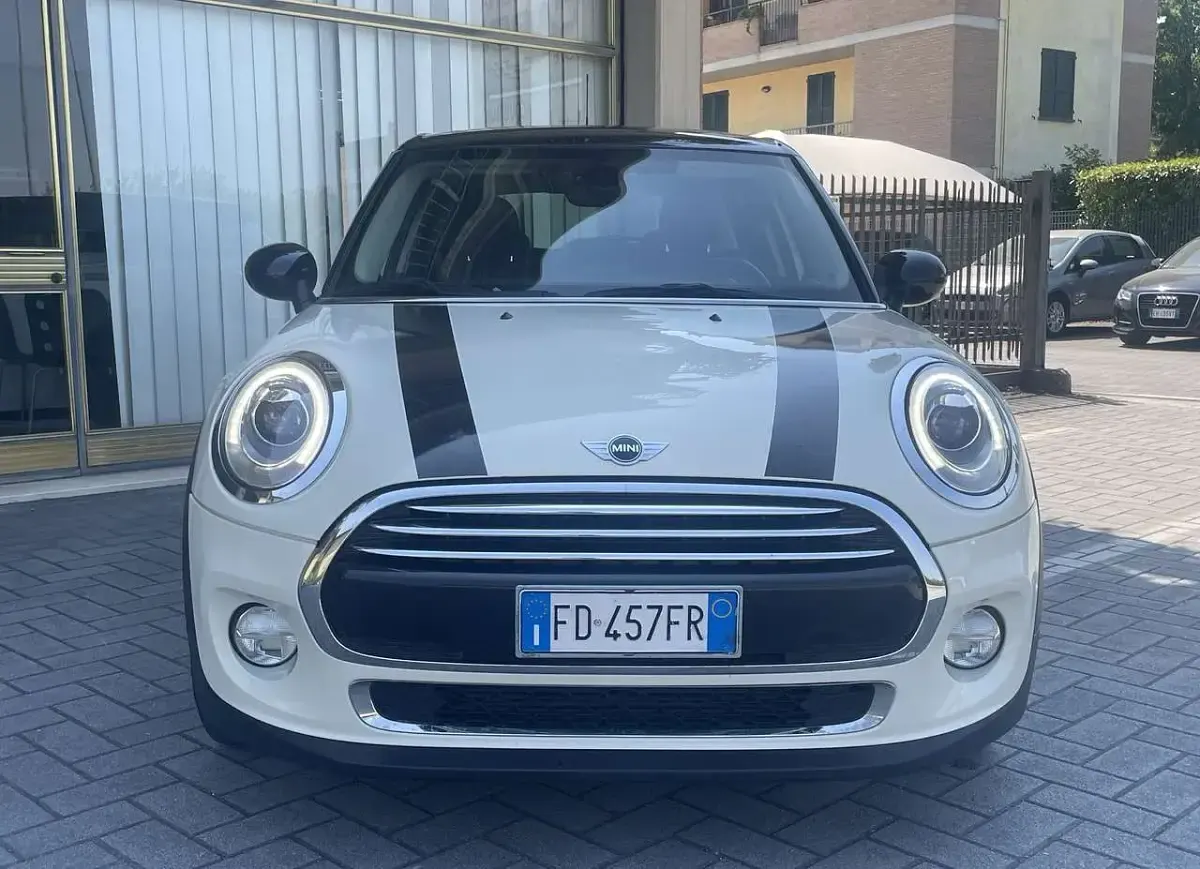 Usata Mini Cooper D 116 CV (85 kW) 2016 Beige Utilitaria