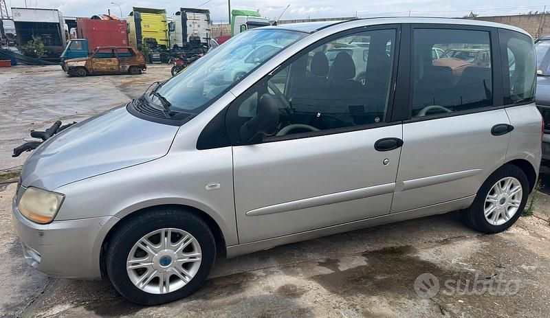 Usata Fiat Multipla 116 CV (85 kW) 2005 Grigio Monovolume