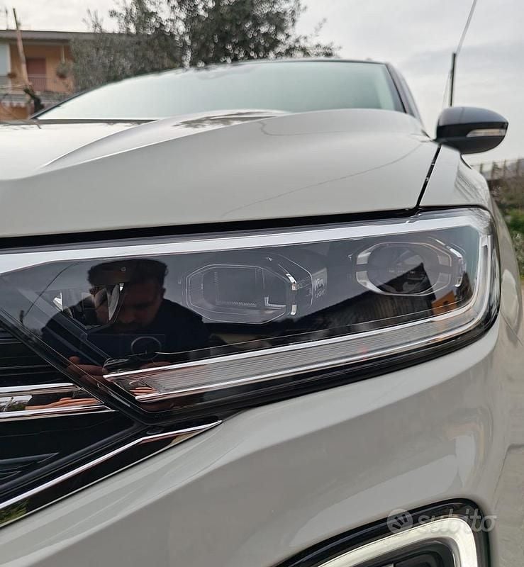 Usata VW T-Roc 115 CV (84 kW) 2025 Beige SUV