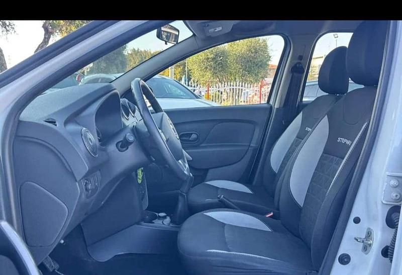 Usata Dacia Sandero Stepway 90 CV (66 kW) 2014 Berlina