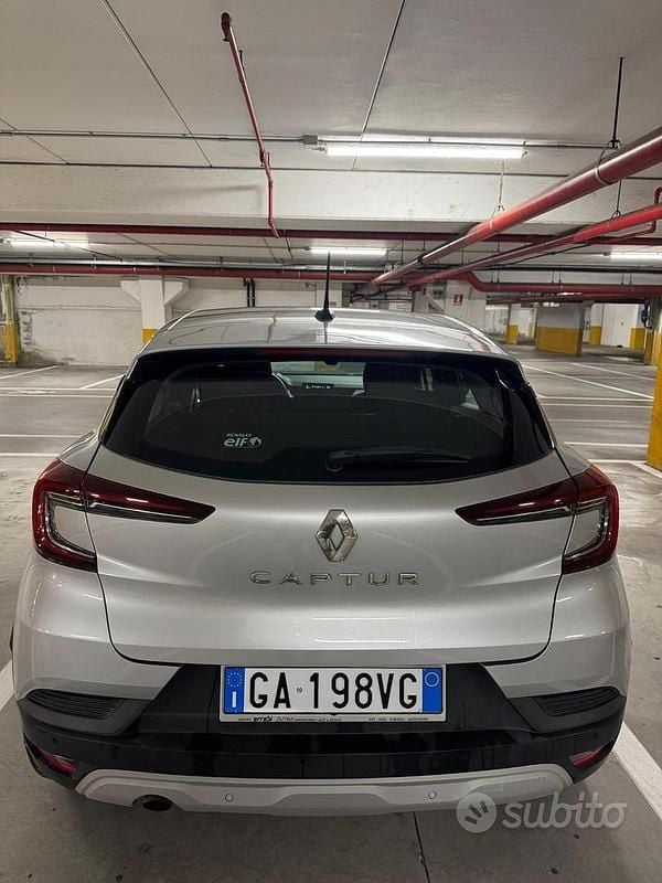 Usado Renault Captur Zen 95 CV (69 kW) 2020 Gris SUV