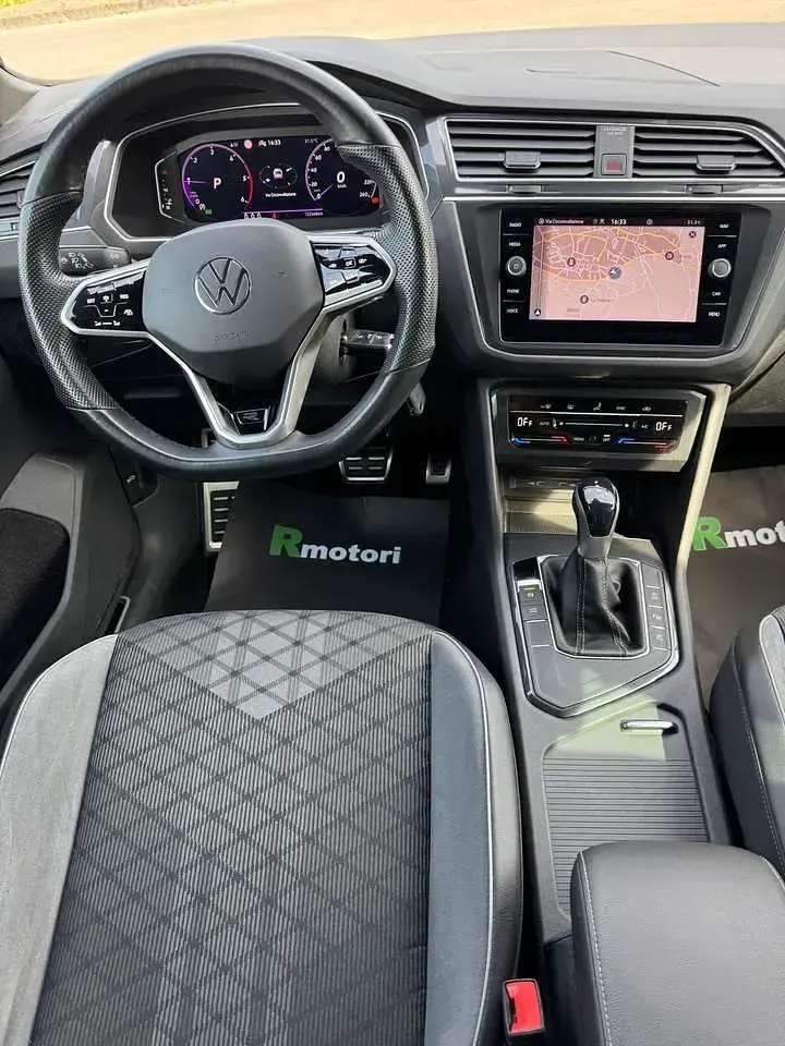 Usata VW Tiguan R-line 177 CV (130 kW) 2023 Argento SUV
