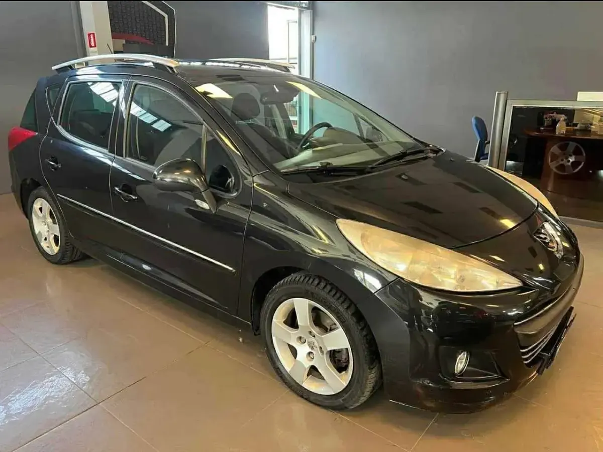 Käytetty Peugeot 207 Allure 111 HP (81 kW) 2011 Musta Farmari