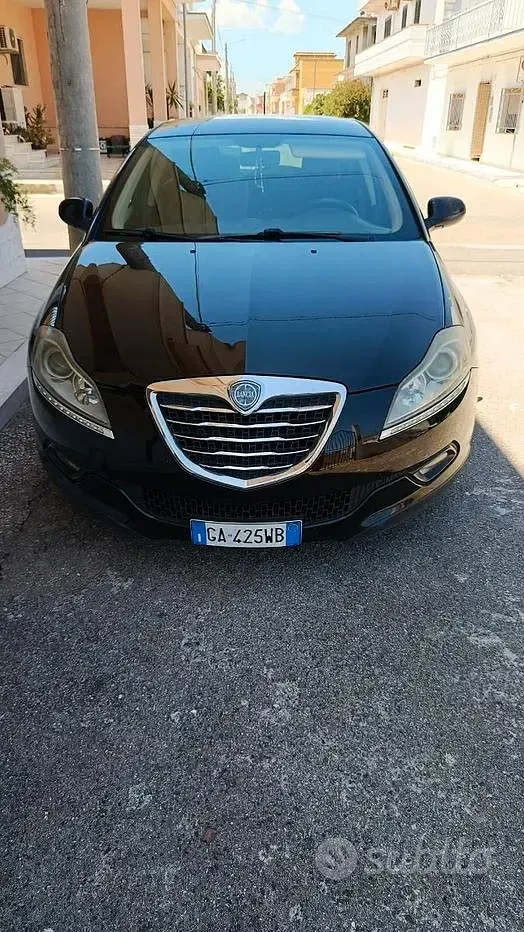 Usata Lancia Delta 120 CV (88 kW) 2013 Utilitaria