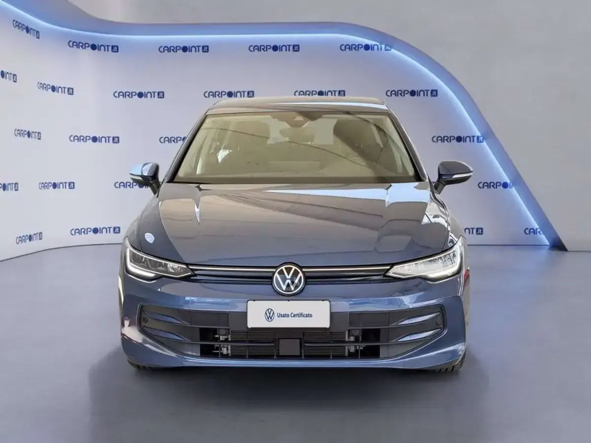 Usata VW Golf VIII Life 116 CV (85 kW) 2025 Anemone blue metallizzato Berlina