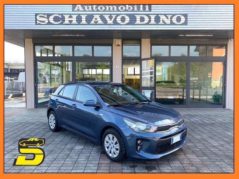 Blu/azzurro Usata 2018 Kia Rio Active Tre volumi | 10.700 € (Buon prezzo) - Immagine 1/4