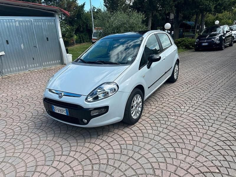 Grigio Usata 2010 Fiat Punto Evo Dynamic Due volumi | 5000 € (Buon prezzo) - Immagine 1/4