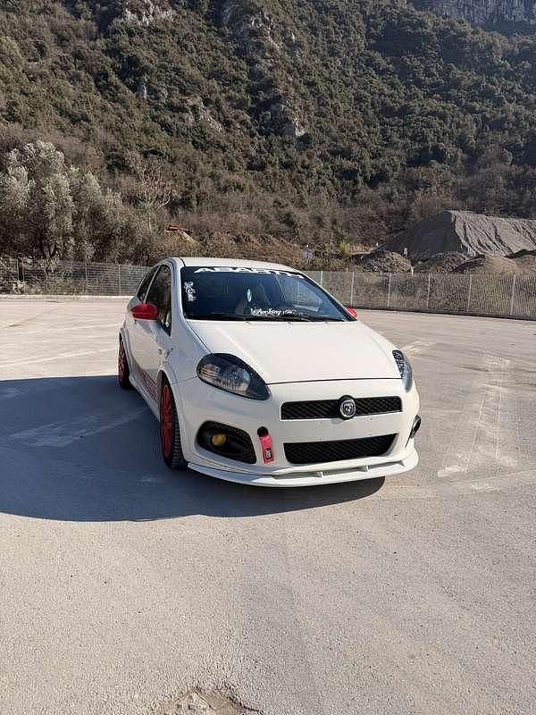 Usata Abarth Grande Punto 155 CV (114 kW) 2007 Bianco Utilitaria