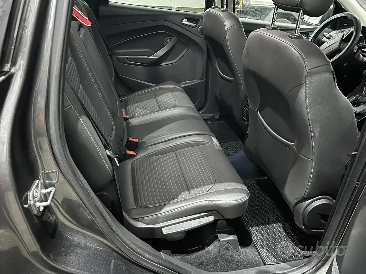 Usata Ford Kuga 150 CV (110 kW) 2018 Grigio SUV