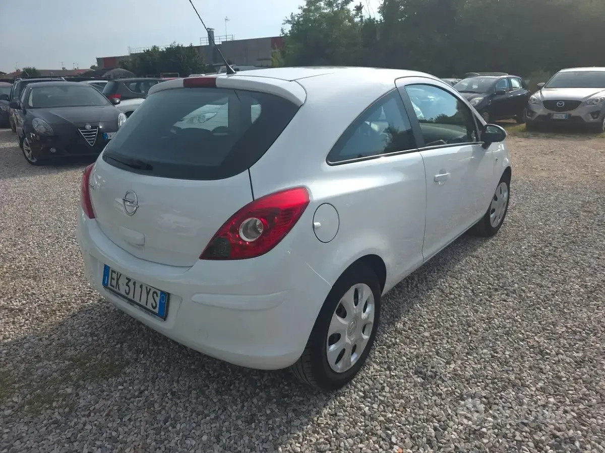 Usata Opel Corsa 85 CV (62 kW) 2011 Bianco Utilitaria