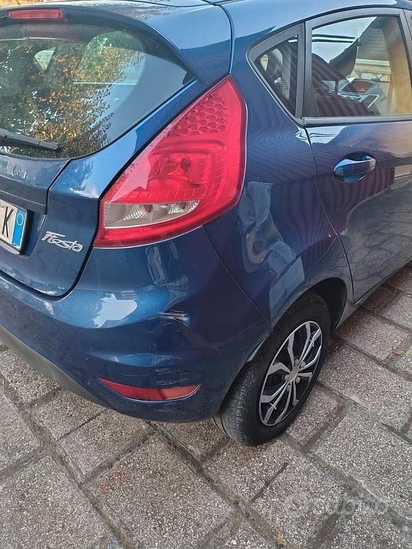 Usata Ford Fiesta 96 CV (70 kW) 2010 Blu Utilitaria