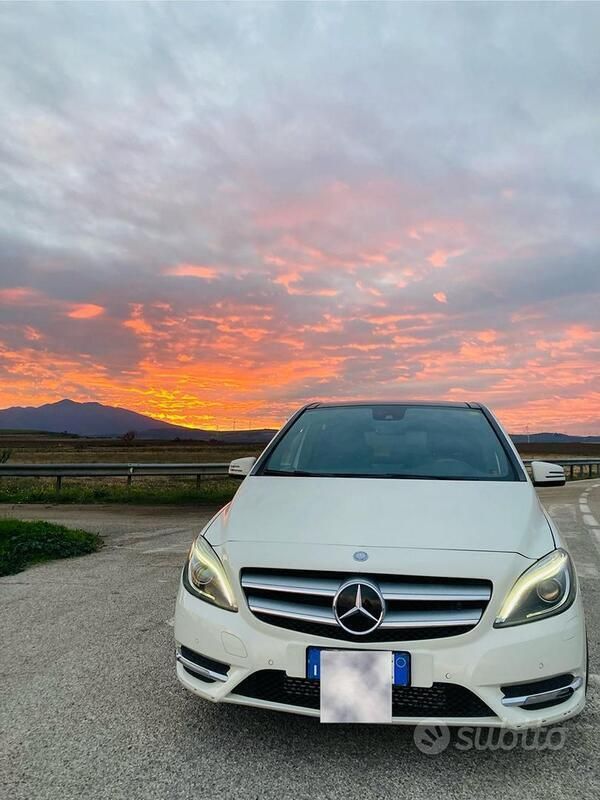Usata Mercedes B200 Premium 156 CV (114 kW) 2013 Bianco Monovolume