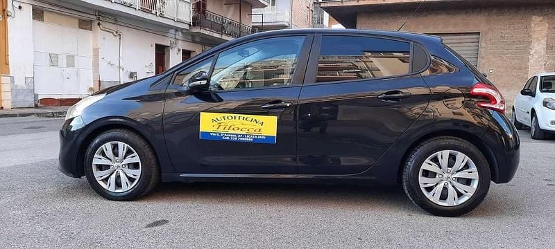 Usata Peugeot 208 Active 68 CV (50 kW) 2012 Nero Utilitaria